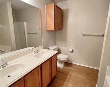 2217 Lookout Lane - Photo Thumbnail 16