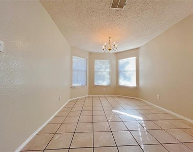 2217 Lookout Lane - Photo Thumbnail 2