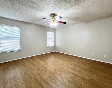 2217 Lookout Lane - Photo Thumbnail 13