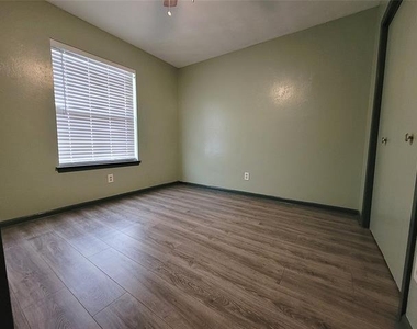 738 Hawthorne Lane - Photo Thumbnail 26