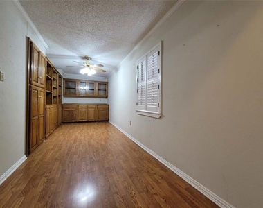 738 Hawthorne Lane - Photo Thumbnail 11