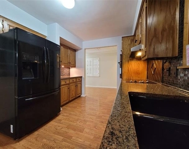 738 Hawthorne Lane - Photo Thumbnail 9