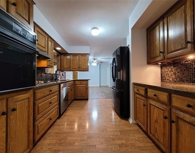 738 Hawthorne Lane - Photo Thumbnail 8