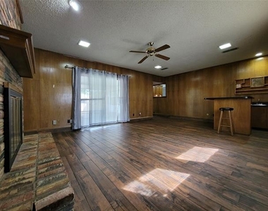 738 Hawthorne Lane - Photo Thumbnail 19