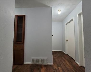 738 Hawthorne Lane - Photo Thumbnail 22