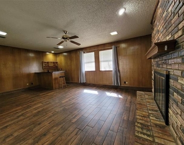 738 Hawthorne Lane - Photo Thumbnail 18