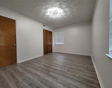 738 Hawthorne Lane - Photo Thumbnail 24