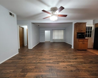 738 Hawthorne Lane - Photo Thumbnail 4