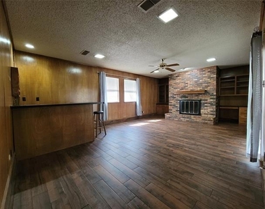 738 Hawthorne Lane - Photo Thumbnail 17