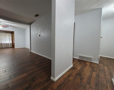 738 Hawthorne Lane - Photo Thumbnail 3