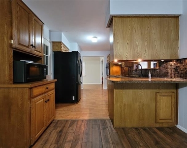 738 Hawthorne Lane - Photo Thumbnail 7