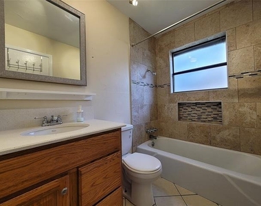 738 Hawthorne Lane - Photo Thumbnail 27