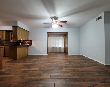 738 Hawthorne Lane - Photo Thumbnail 6