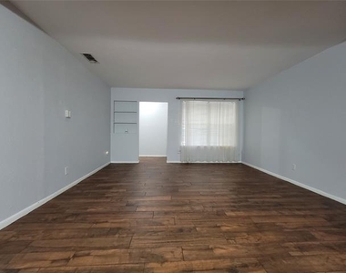 738 Hawthorne Lane - Photo Thumbnail 2