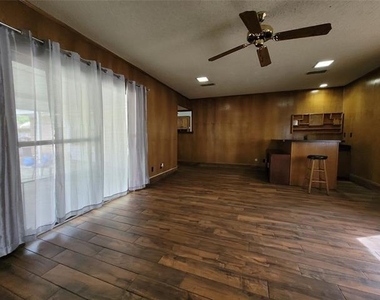 738 Hawthorne Lane - Photo Thumbnail 16