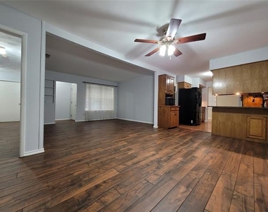 738 Hawthorne Lane - Photo Thumbnail 5