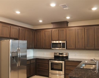 825 Ben Lane - Photo Thumbnail 6