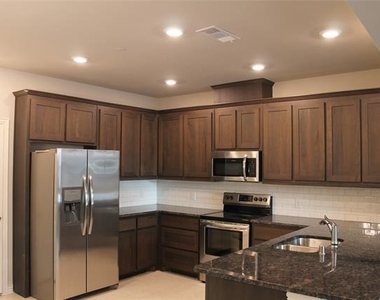 825 Ben Lane - Photo Thumbnail 8