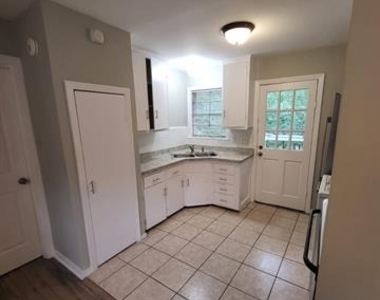 1006 W Lamar Street - Photo Thumbnail 7