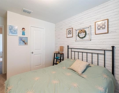 771 Bayonet Street - Photo Thumbnail 14