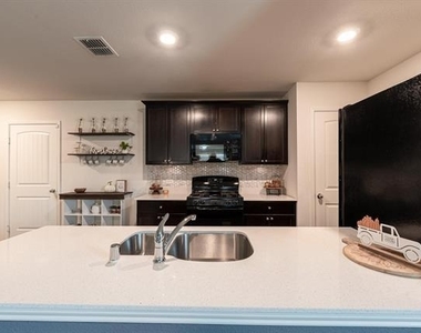 771 Bayonet Street - Photo Thumbnail 4