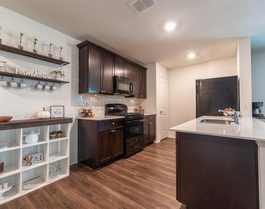 771 Bayonet Street - Photo Thumbnail 13