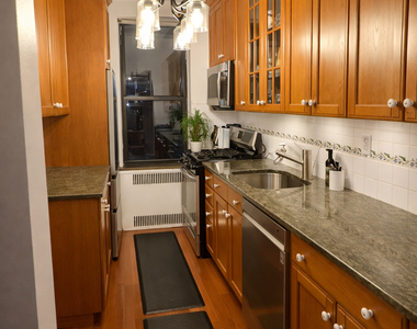 East 54th Street - Photo Thumbnail 15