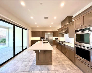 12040 Estrella Place - Photo Thumbnail 2