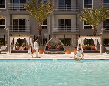 21010 Erwin Street - Photo Thumbnail 5