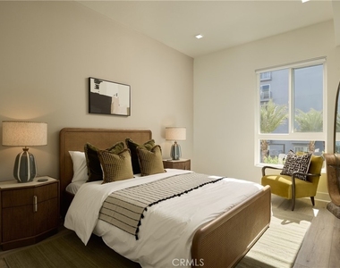 21010 Erwin Street - Photo Thumbnail 42