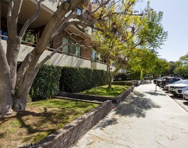 1880 Veteran Avenue - Photo Thumbnail 27