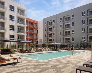 21010 Erwin Street - Photo Thumbnail 6