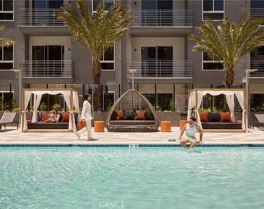 21010 Erwin Street - Photo Thumbnail 5