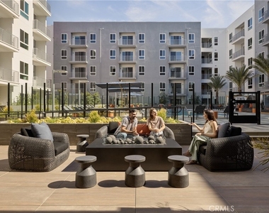 21010 Erwin Street - Photo Thumbnail 34