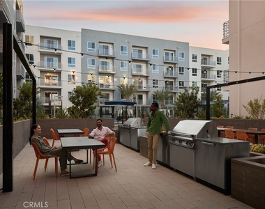 21010 Erwin Street - Photo Thumbnail 8