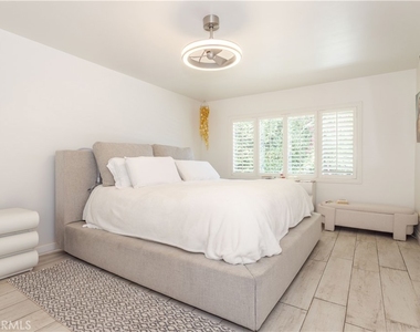 19308 Lemarsh Street - Photo Thumbnail 24