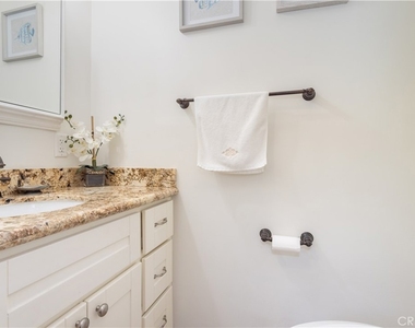 19308 Lemarsh Street - Photo Thumbnail 12