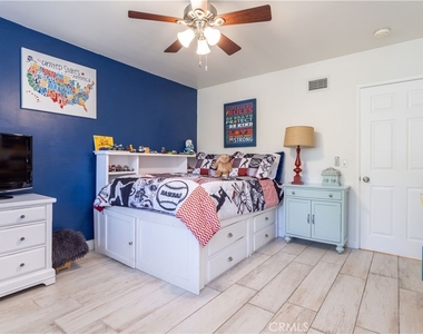 19308 Lemarsh Street - Photo Thumbnail 21