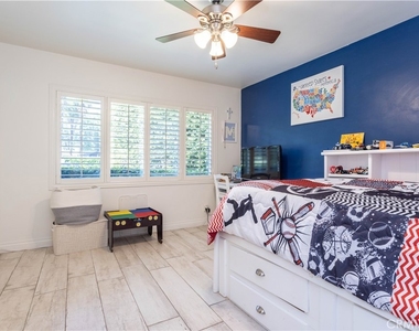 19308 Lemarsh Street - Photo Thumbnail 20