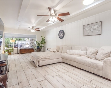 19308 Lemarsh Street - Photo Thumbnail 9