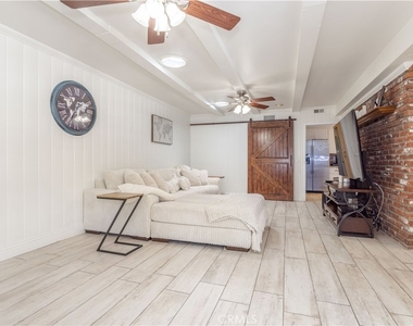 19308 Lemarsh Street - Photo Thumbnail 7