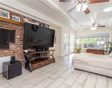 19308 Lemarsh Street - Photo Thumbnail 10