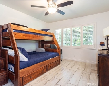 19308 Lemarsh Street - Photo Thumbnail 18