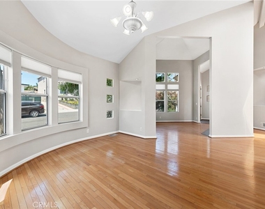 1536 Silver - Photo Thumbnail 6