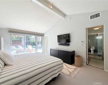 2490 Monaco Drive - Photo Thumbnail 11