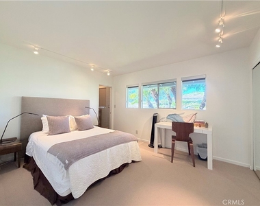 2490 Monaco Drive - Photo Thumbnail 8