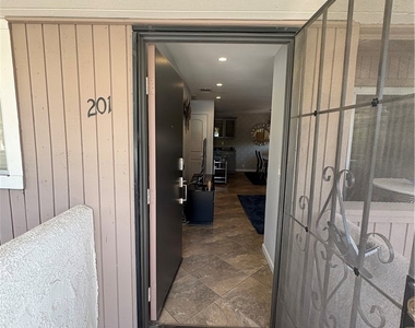 510 N Villa Court - Photo Thumbnail 1