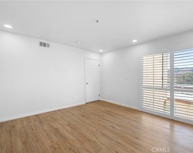 116 W Maple - Photo Thumbnail 18
