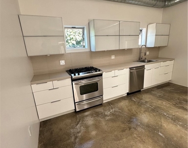1046 S Hudson Avenue - Photo Thumbnail 3