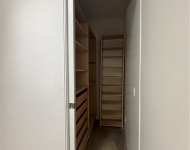 1046 S Hudson Avenue - Photo Thumbnail 5